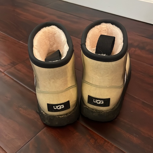 Ugh boots waterproof - Picture 2 of 3